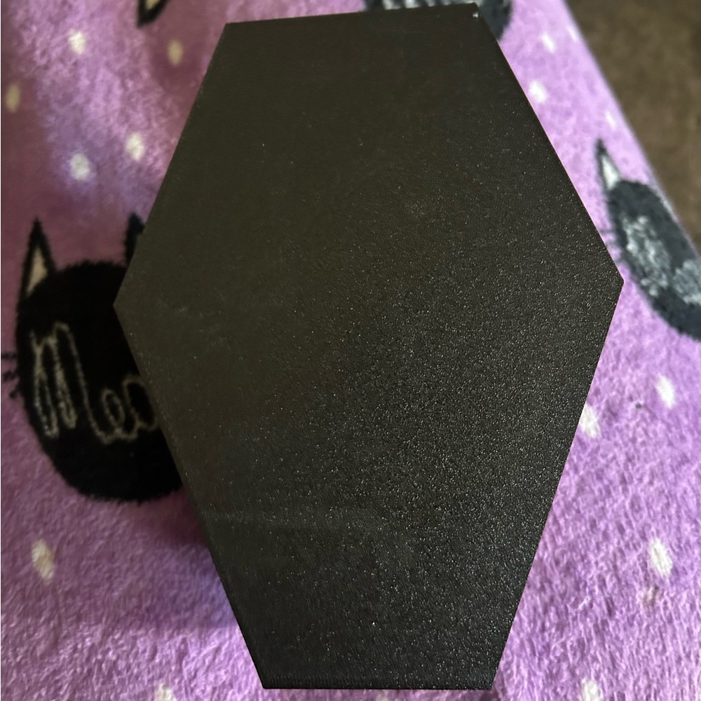 Labubu coffin - Picture 2 of 2